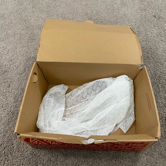 Vans - Picture 6 of 6